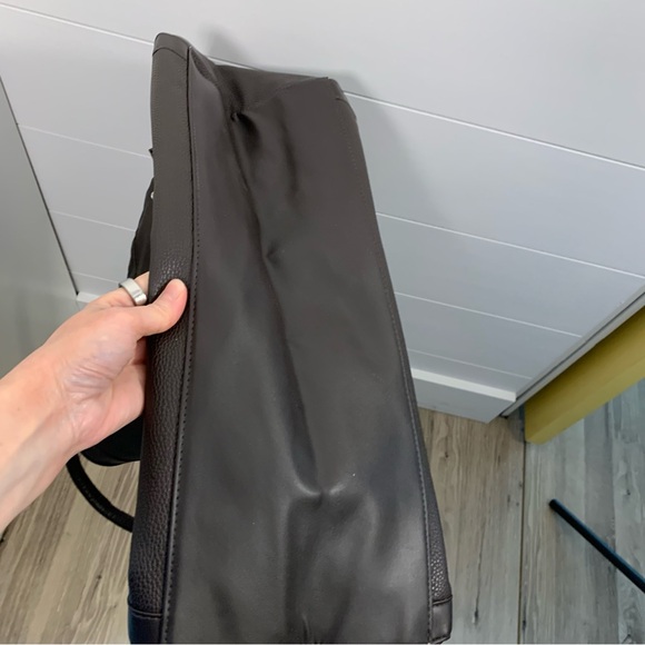 NEW Ulta Large Weekender Bag Travel Duffle Tote Shoulder Brown Faux Leather Zip - Picture 5 of 9